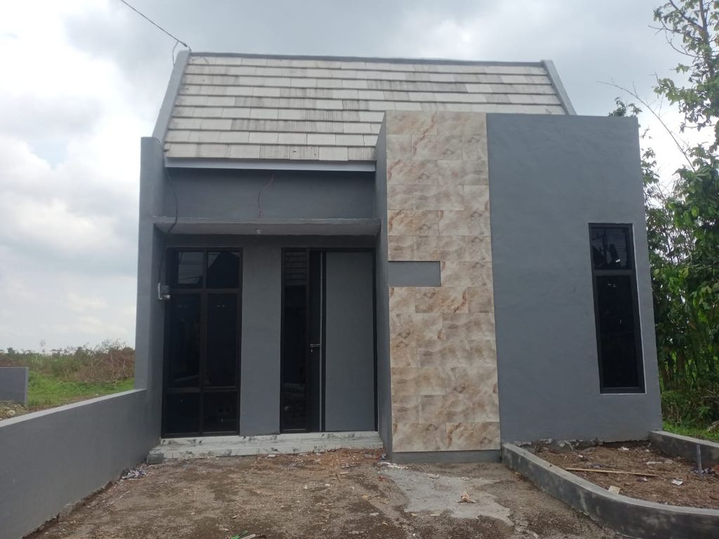 foto tampak rumah tipe 30 perumahan Graha Ajung Residence