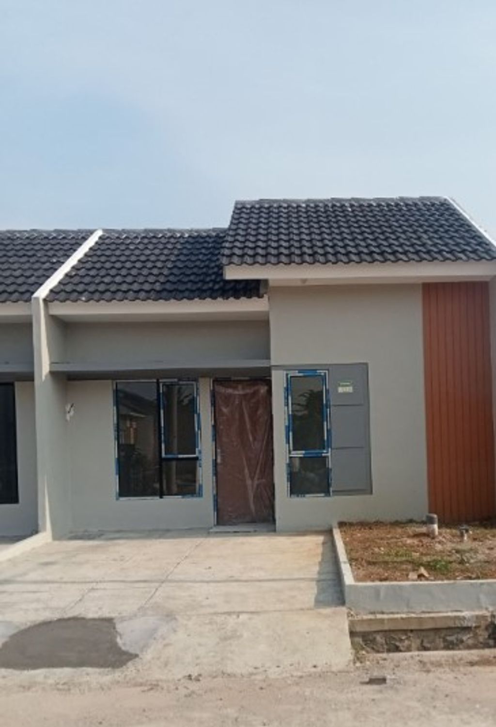 foto tampak rumah tipe 28/90 J2-1 perumahan Mutiara Puri Harmoni 3 Perluasan