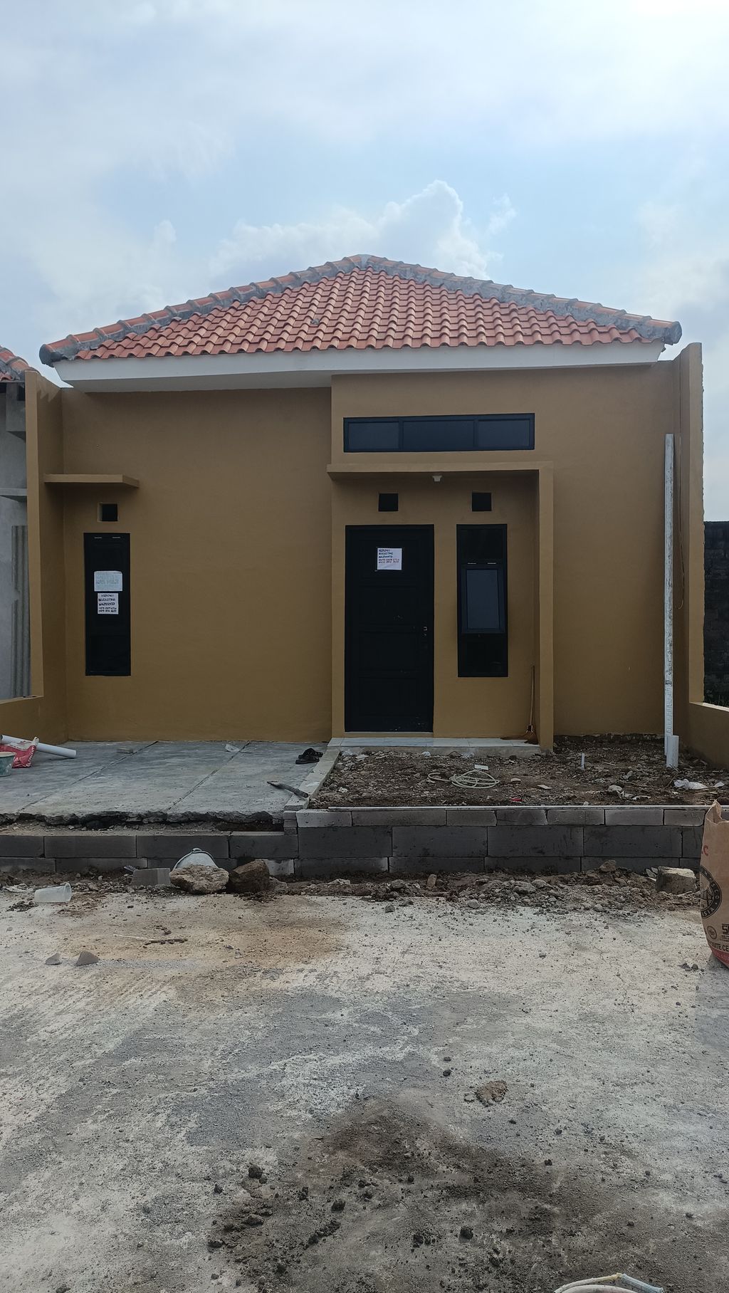 foto contoh rumah perumahan PERUMAHAN ISTANA LAND 2