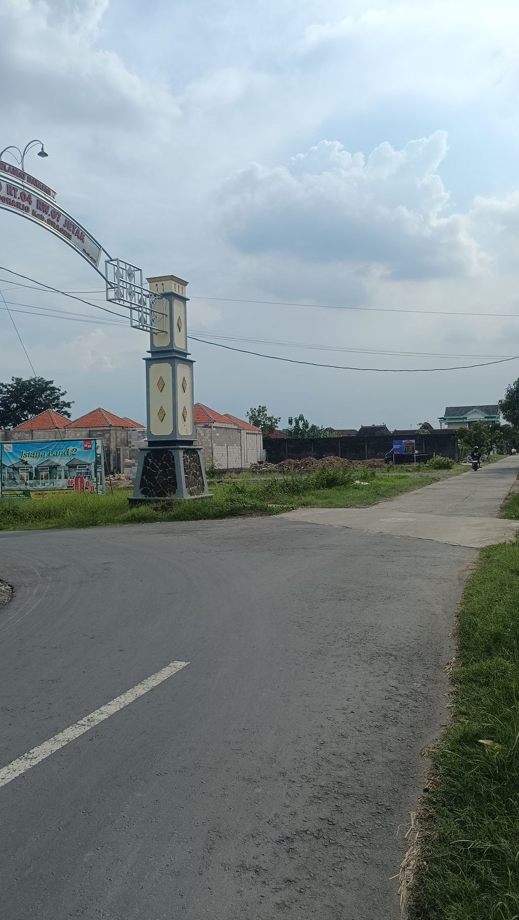 foto gerbang perumahan PERUMAHAN ISTANA LAND 2