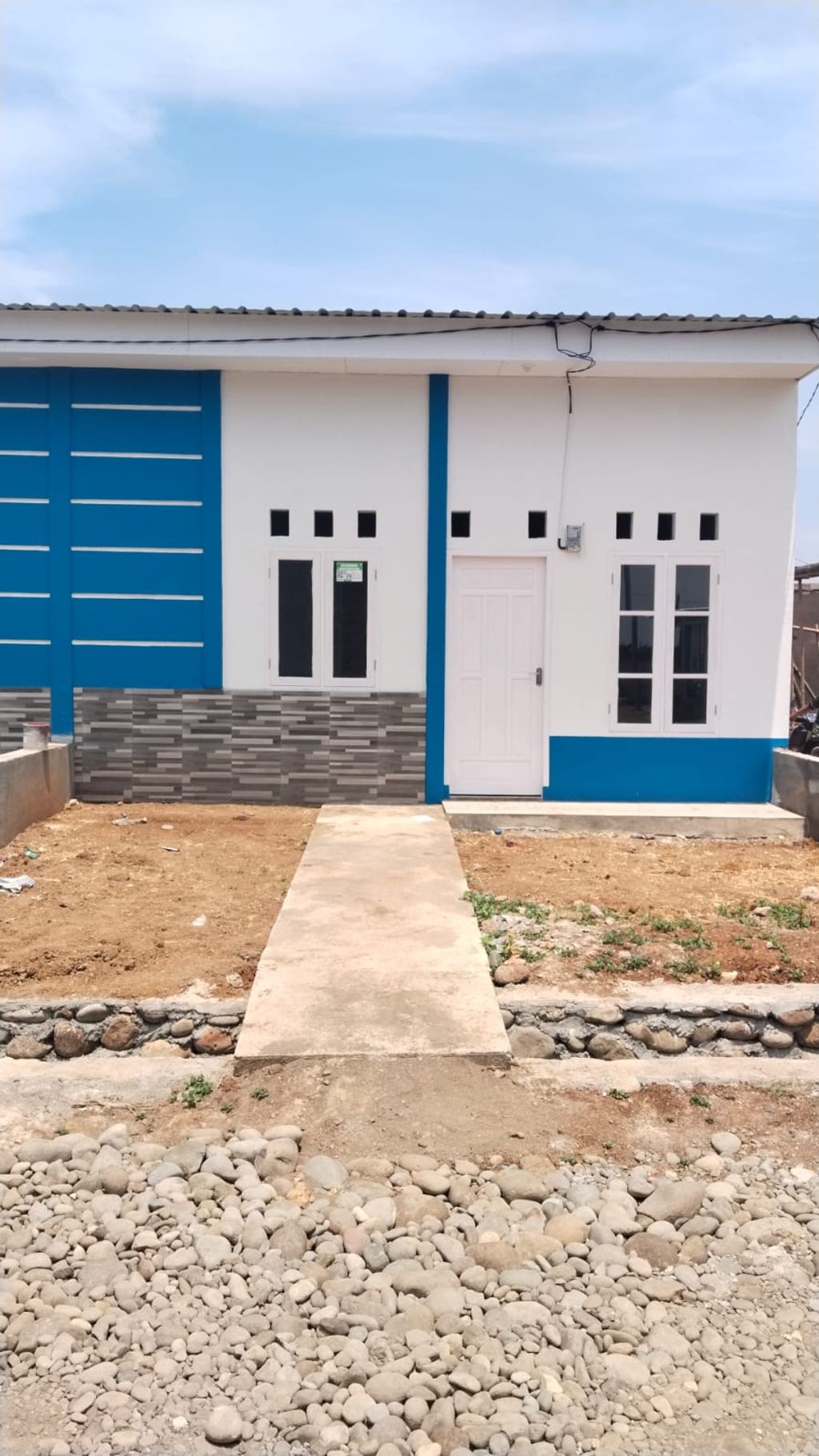 foto tampak rumah tipe 30 perumahan GRIYA ASRI TANJUNG