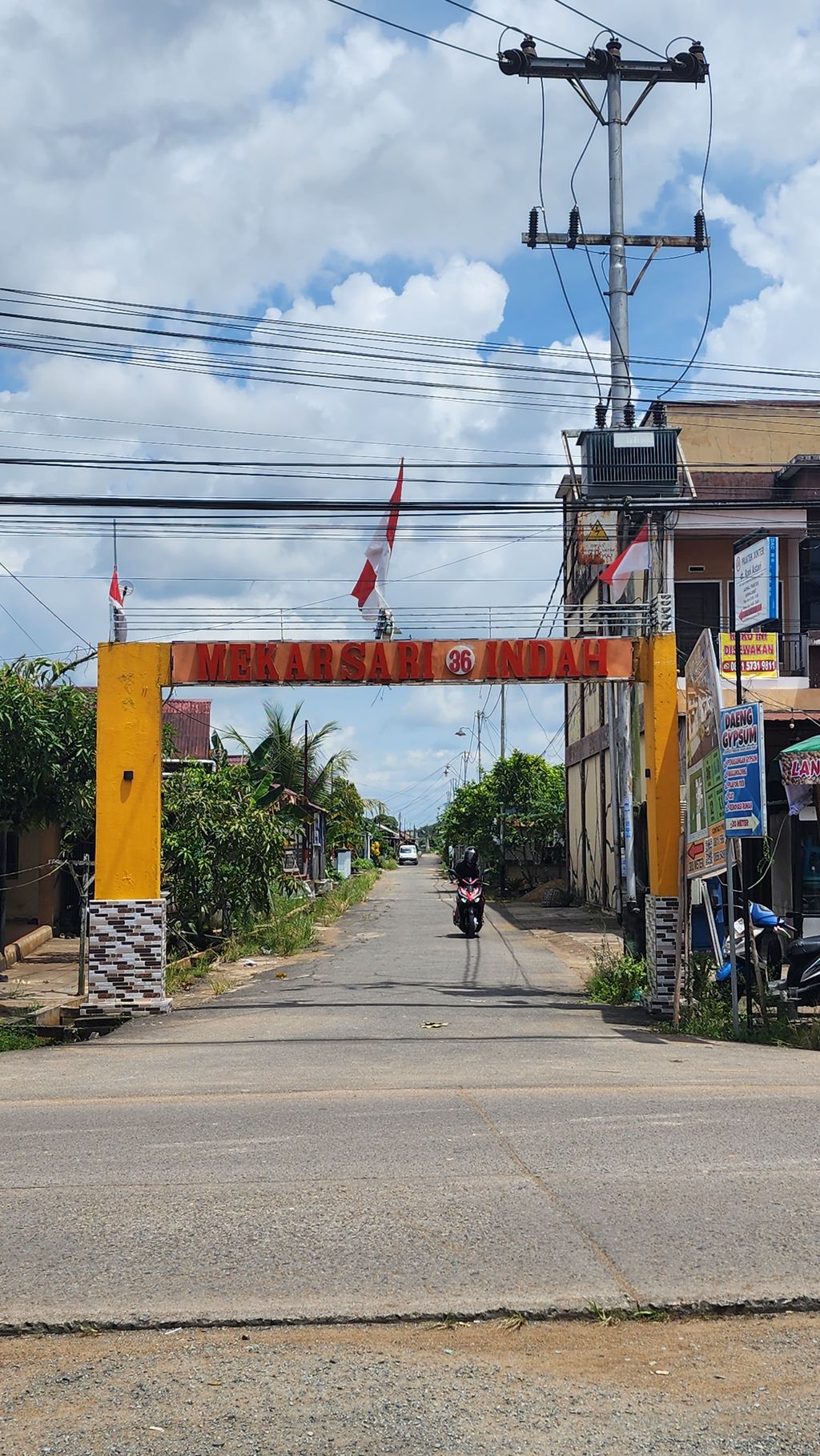 foto gerbang perumahan MEKAR SARI INDAH