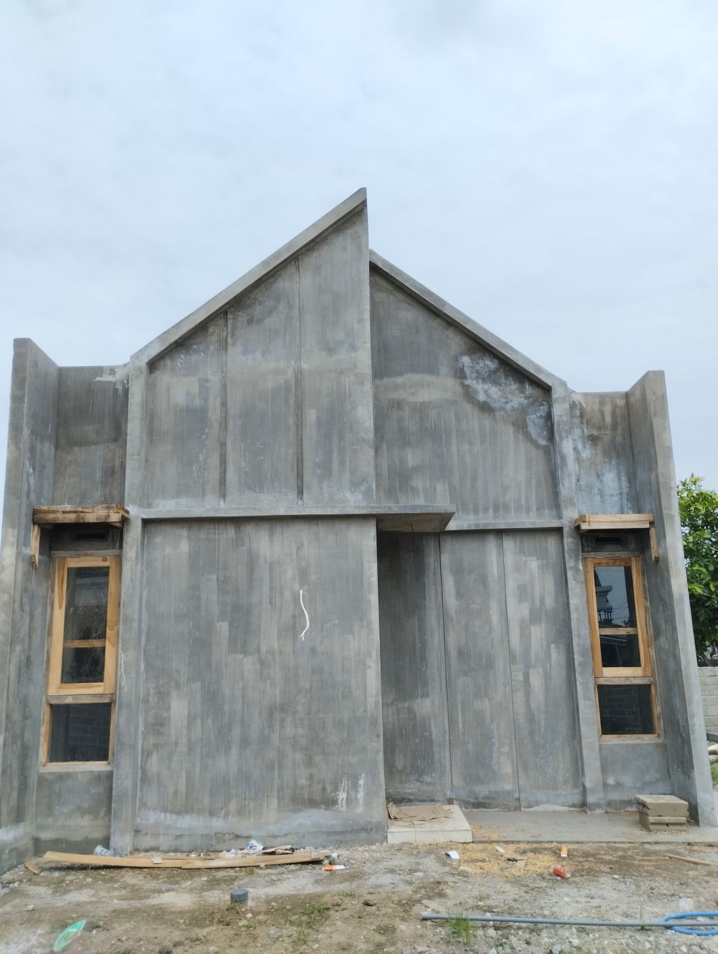 foto contoh rumah perumahan BMW Kanigoro Green View