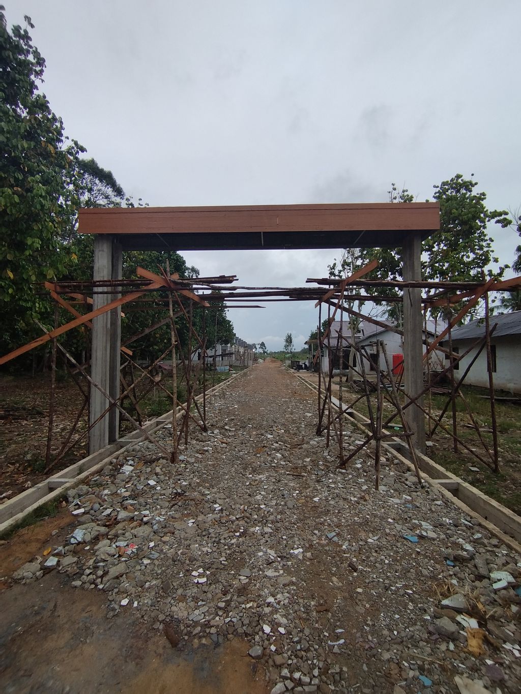 foto gerbang perumahan PERMATA DANLY 5