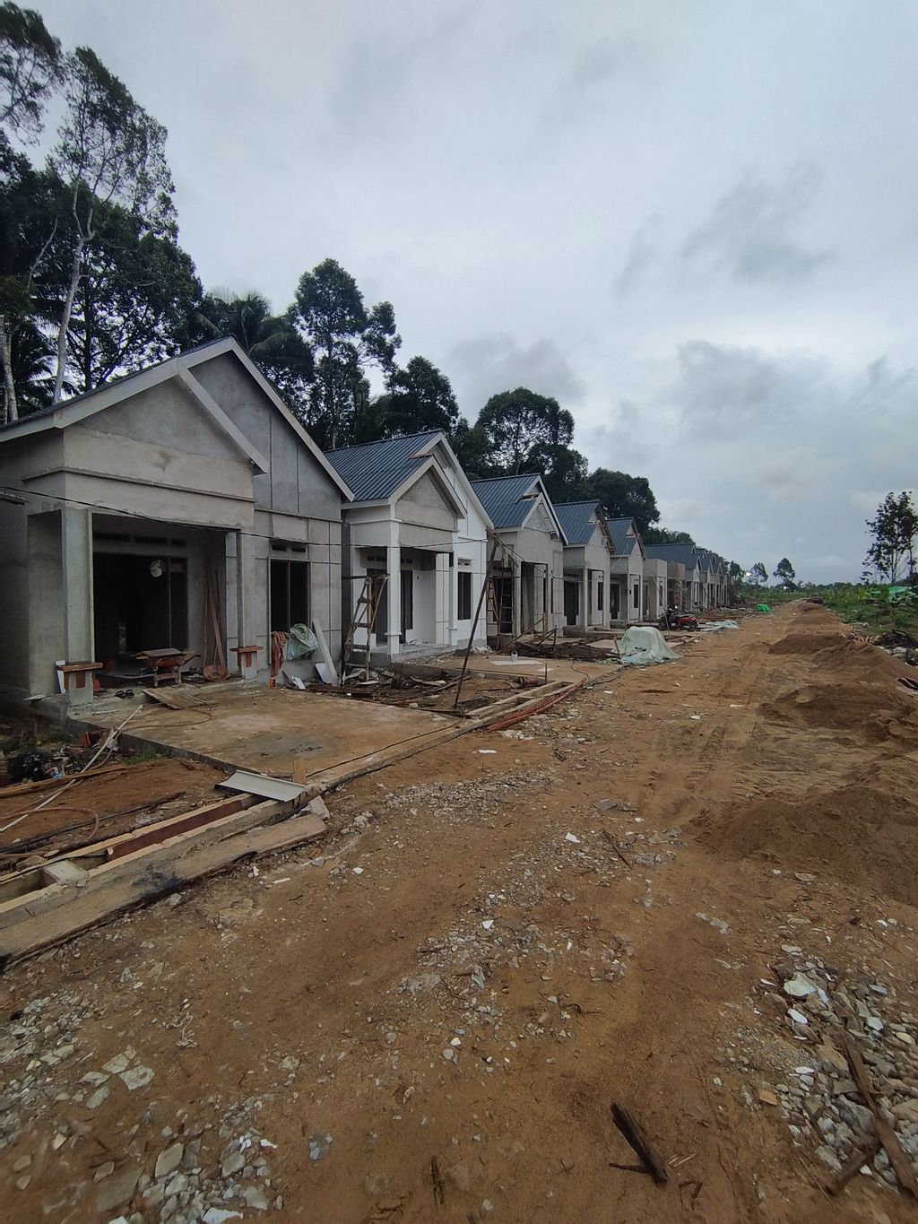 foto posisi tengah perumahan PERMATA DANLY 5