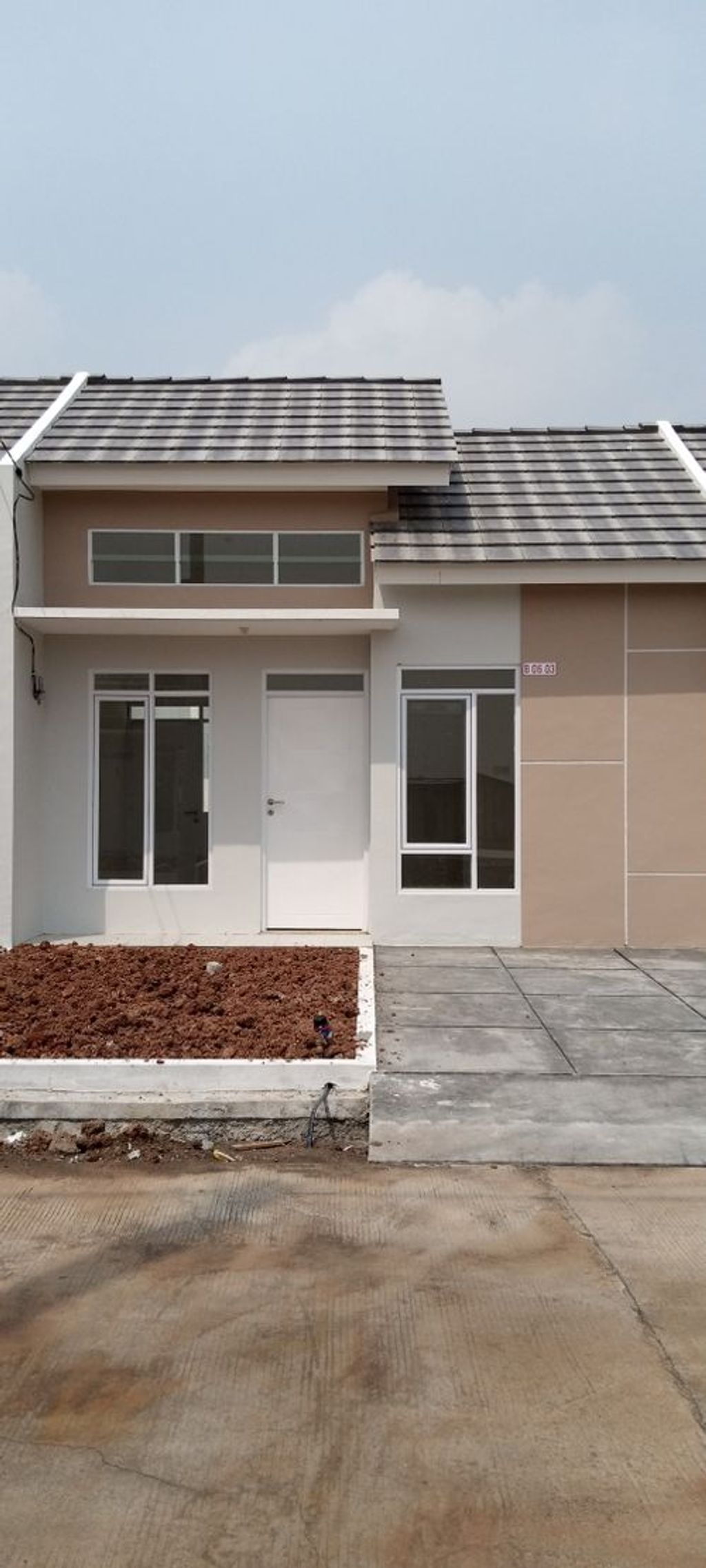 foto tampak rumah tipe 27 / 101 perumahan Golden Cibitung 2