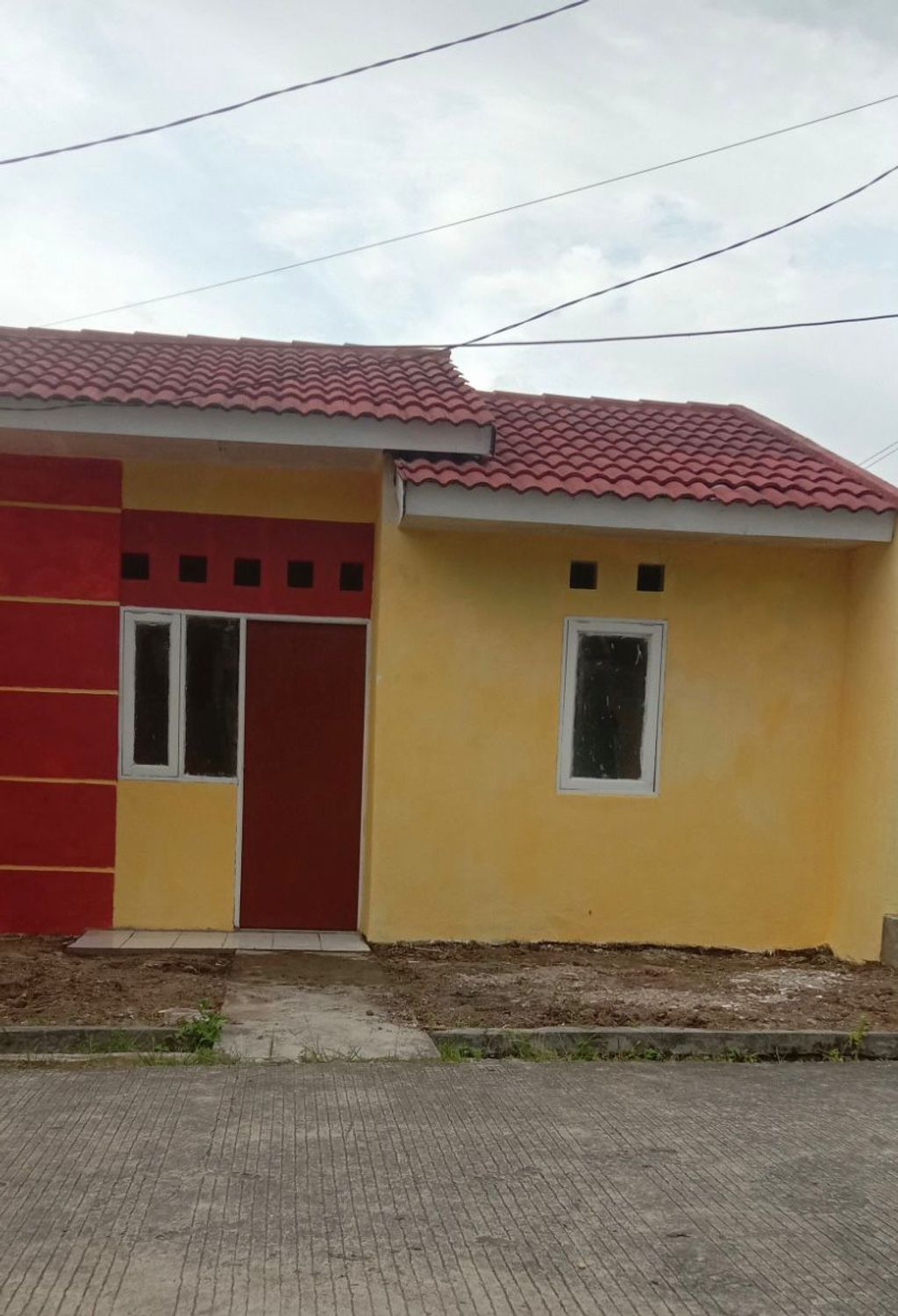 foto tampak rumah tipe 102 x 30 perumahan GRIYA JUNTI ASRI