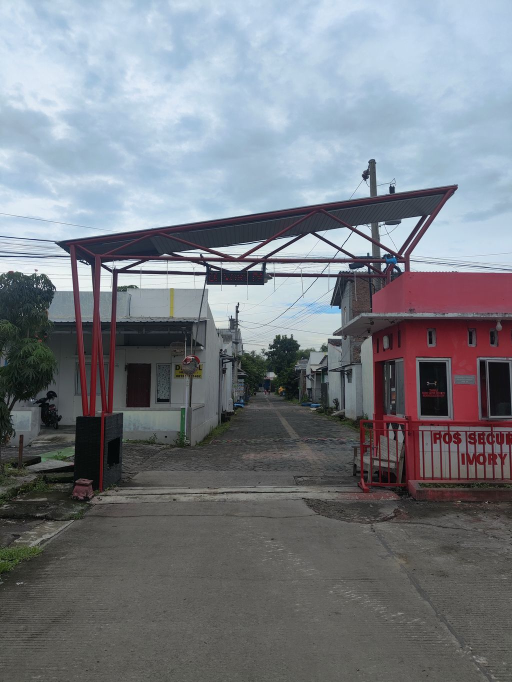 foto gerbang perumahan Perumahan Ivory Residence