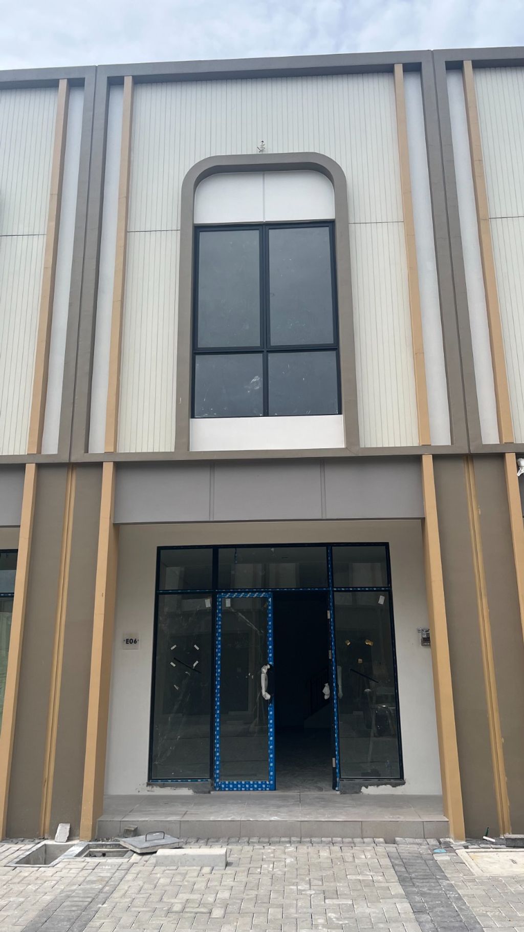 foto tampak rumah tipe IL LAGO GRANDE BLOK E/06 perumahan IL LAGO GRANDE