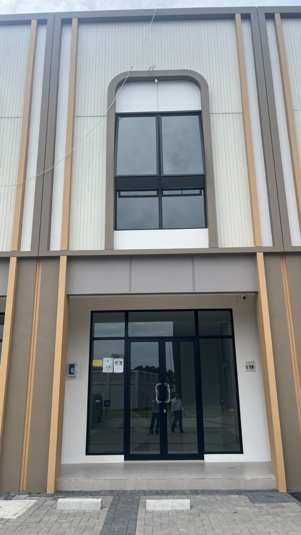 foto tampak rumah tipe IL LAGO GRANDE BLOK I/19 perumahan IL LAGO GRANDE