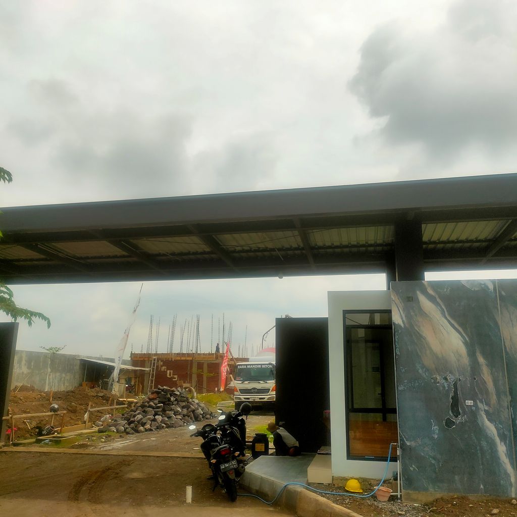 foto gerbang perumahan The Belrose Residence