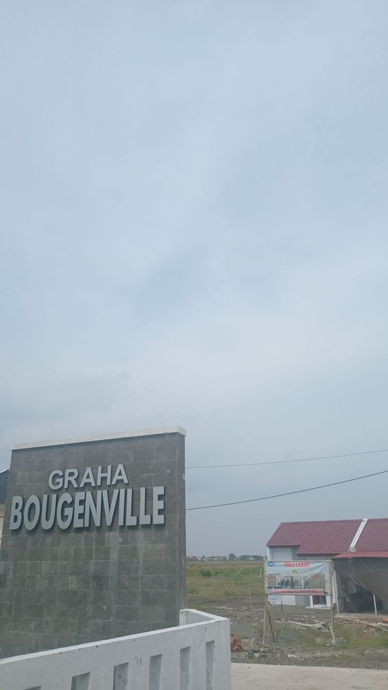 foto gerbang perumahan Graha Bougenville