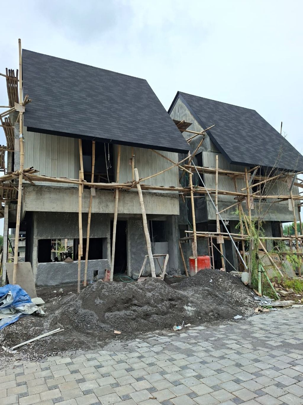 foto tampak rumah tipe AKASH perumahan Vastu Aest Semarang