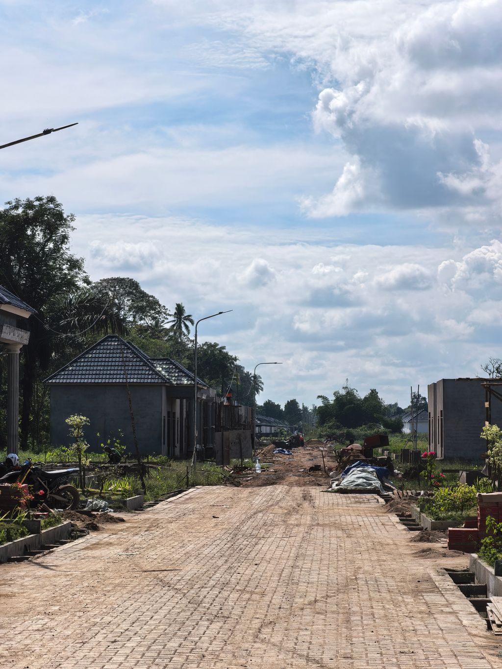 foto posisi tengah perumahan GRASELLA HILLS 1