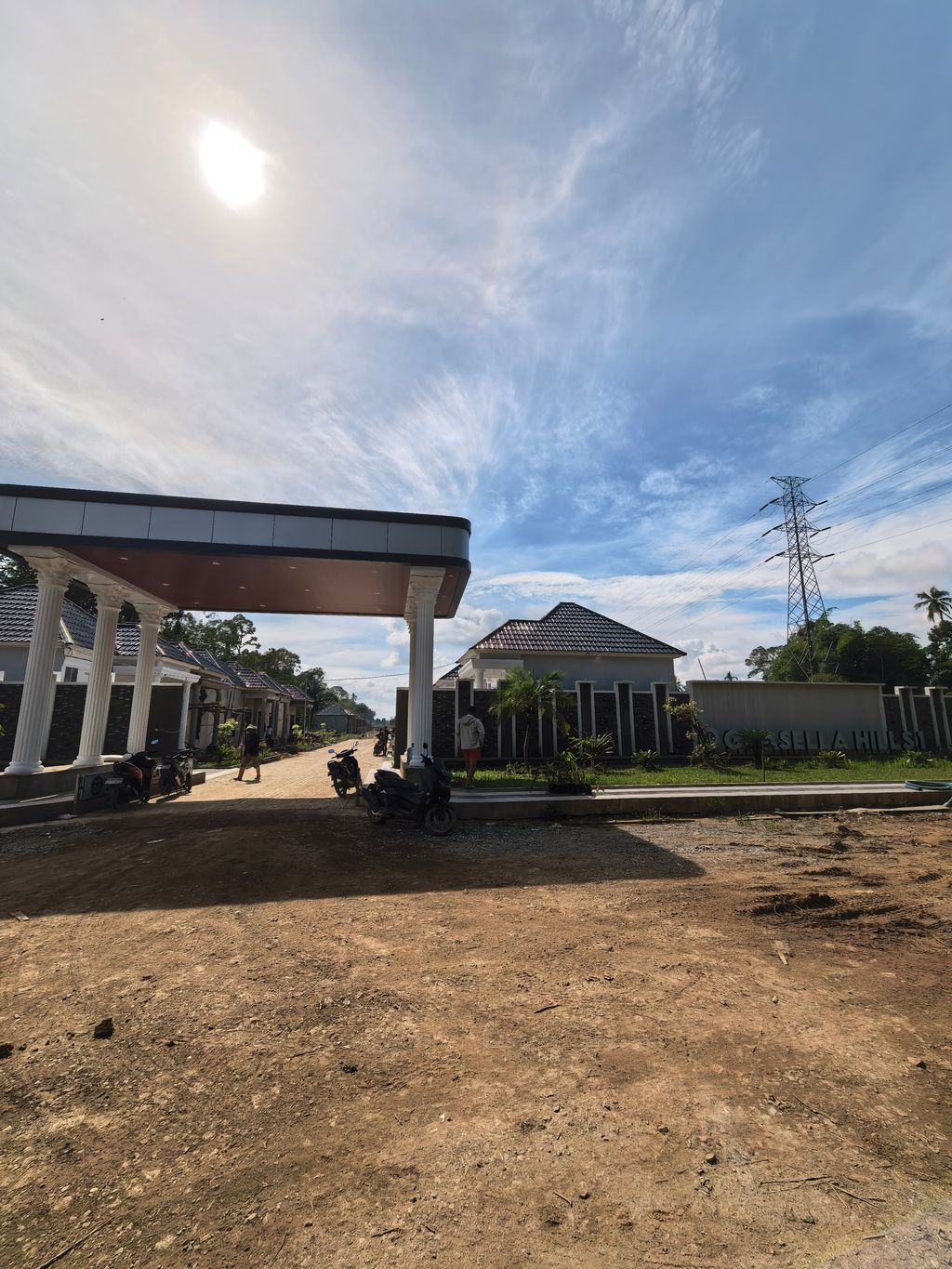 foto gerbang perumahan GRASELLA HILLS 1