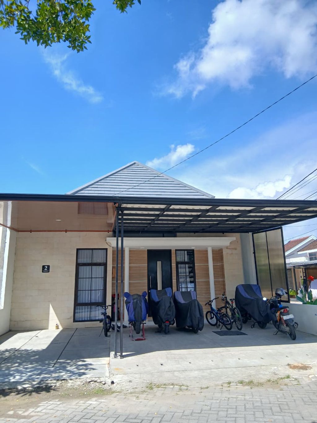 foto tampak rumah tipe New Zammrud perumahan Mutiara Megah Asri