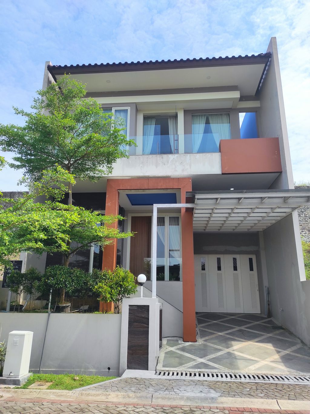 foto tampak rumah tipe Alpine 207/215 perumahan Montana Candi Golf