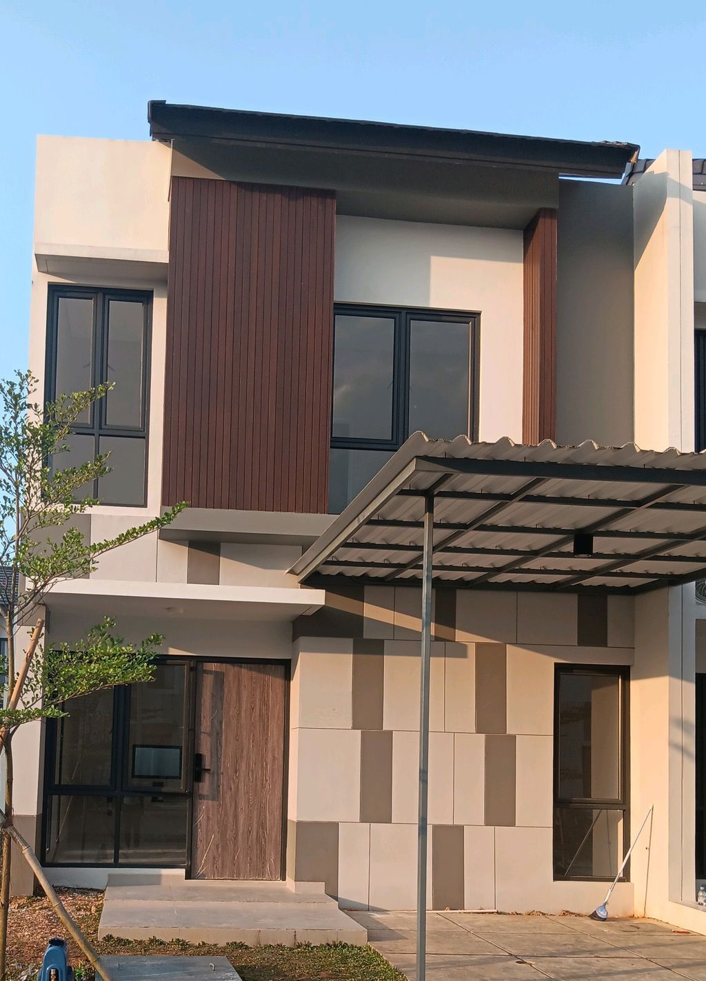 foto tampak rumah tipe SAPPHIRE perumahan GRAND ALMAS RESIDENCE
