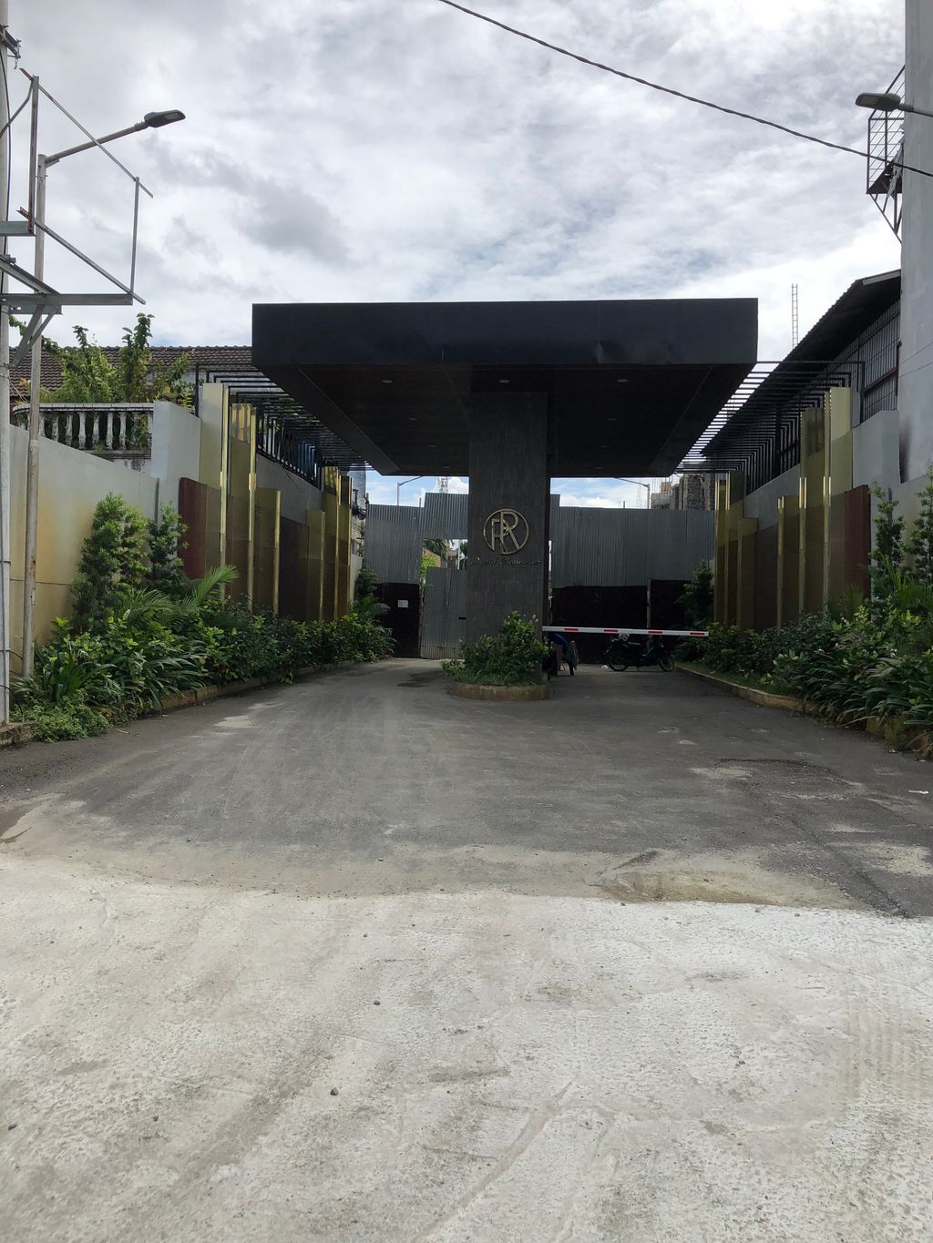 foto gerbang perumahan Royal Residence Tahap 1