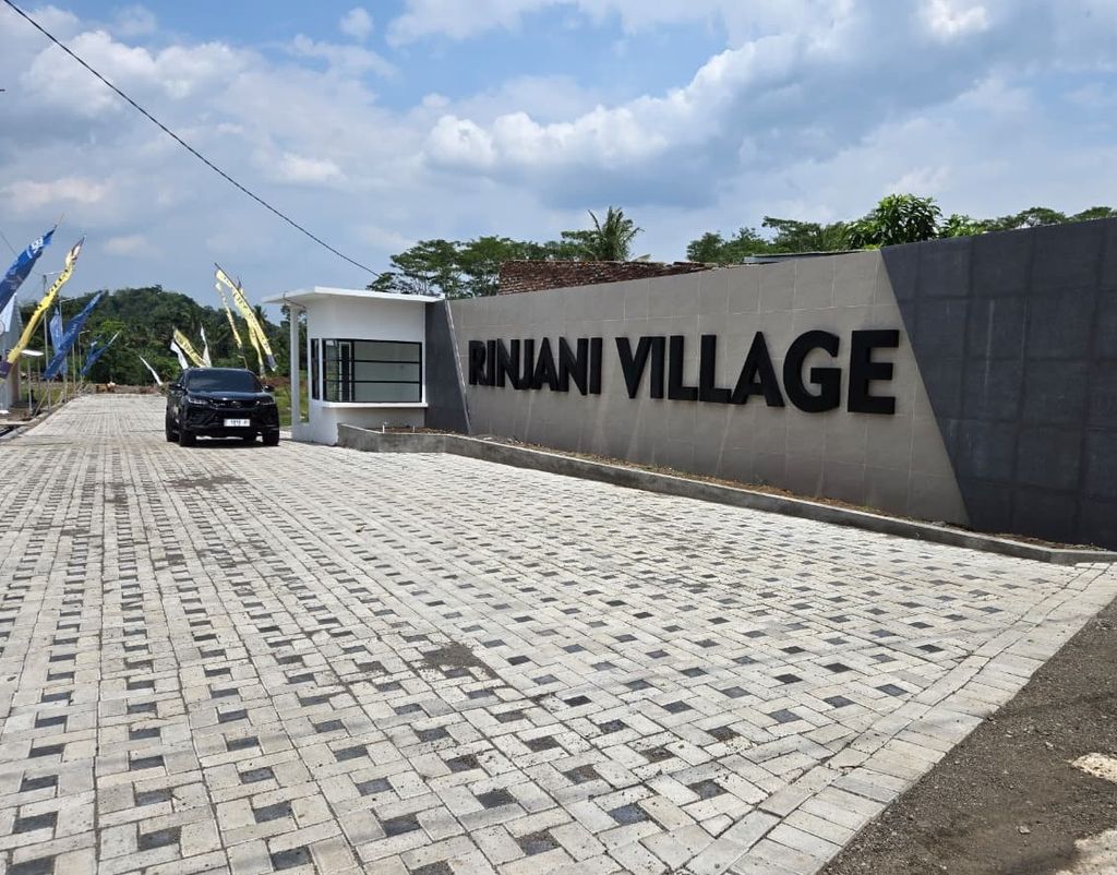 foto gerbang perumahan RINJANI VILLAGE