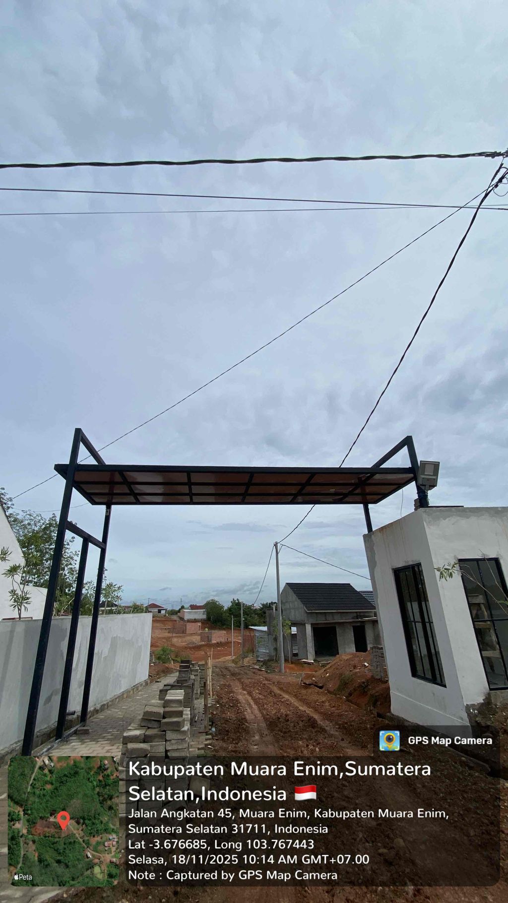 foto gerbang perumahan Garden Zurich