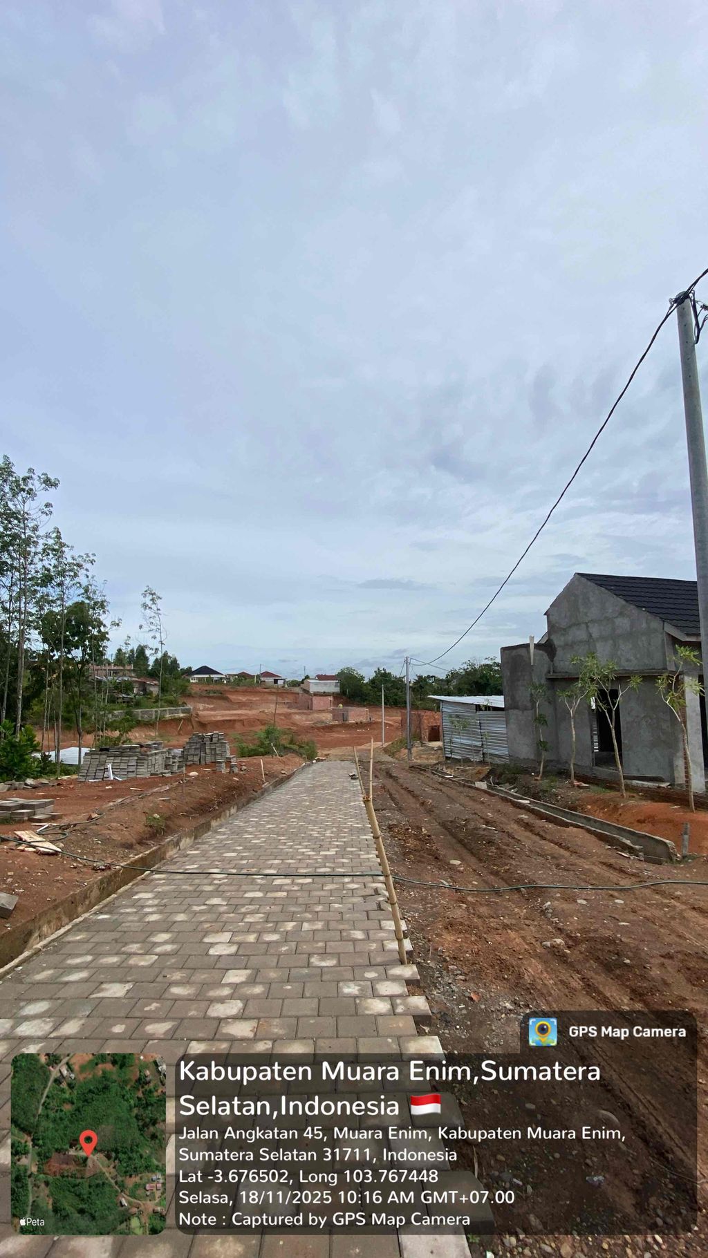 foto posisi tengah perumahan Garden Zurich