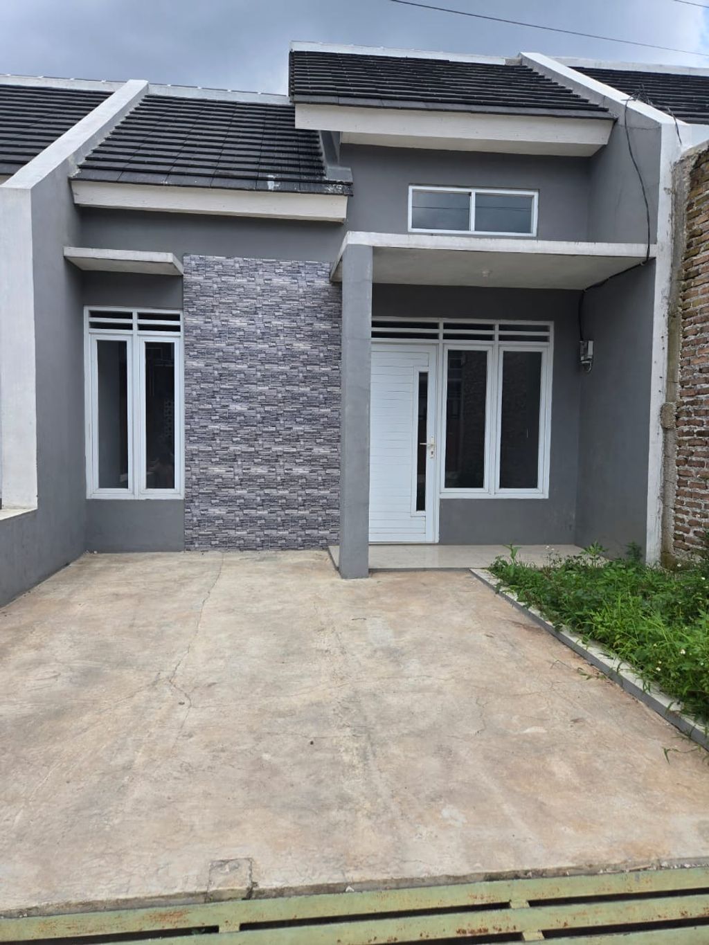 foto tampak rumah tipe 36/60 perumahan TATAR PAKUTANDANG