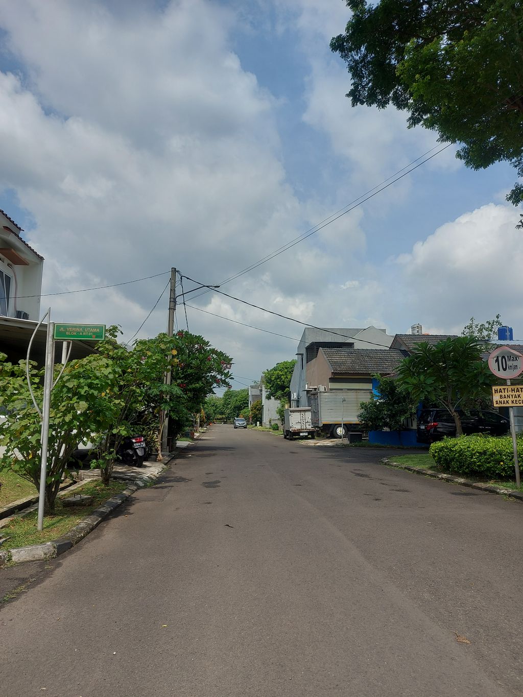 foto posisi tengah perumahan VERINA GRAHA RAYA