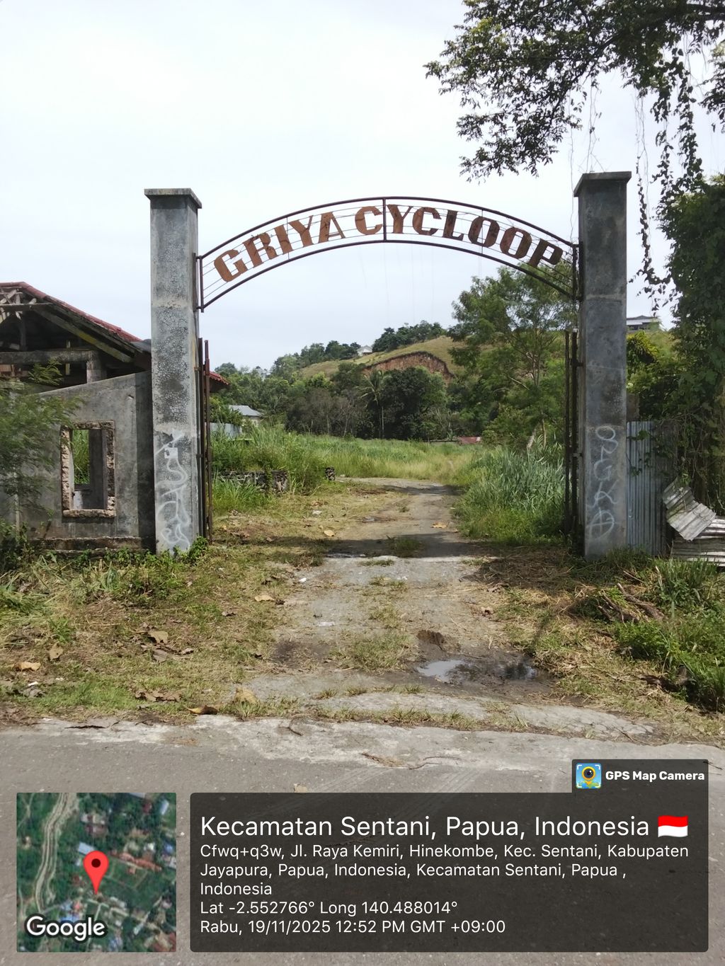 foto gerbang perumahan GRAND SENTANI