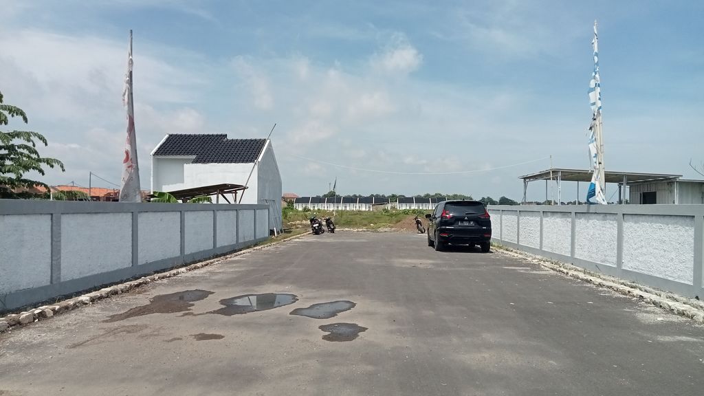 foto gerbang perumahan Tersana Village