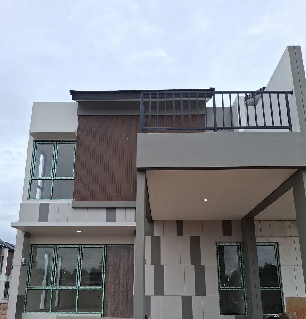 foto tampak rumah tipe SAPPHIRE PREMIUM HOOK perumahan GRAND ALMAS RESIDENCE