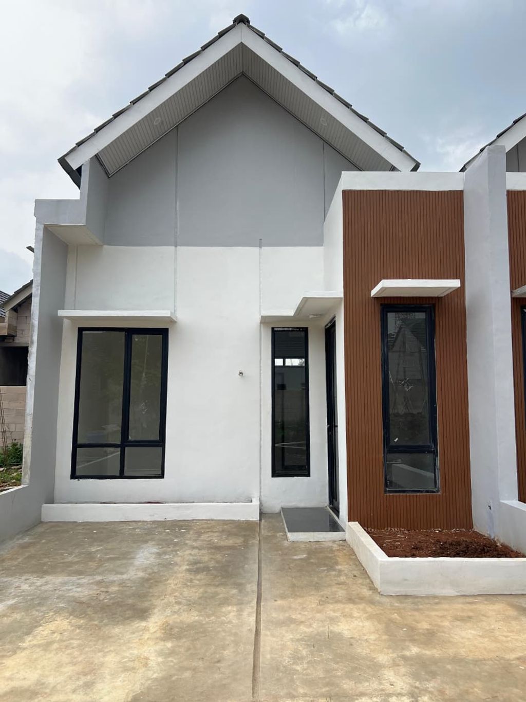 foto tampak rumah tipe 40/70 perumahan SERENITY PREMIERE
