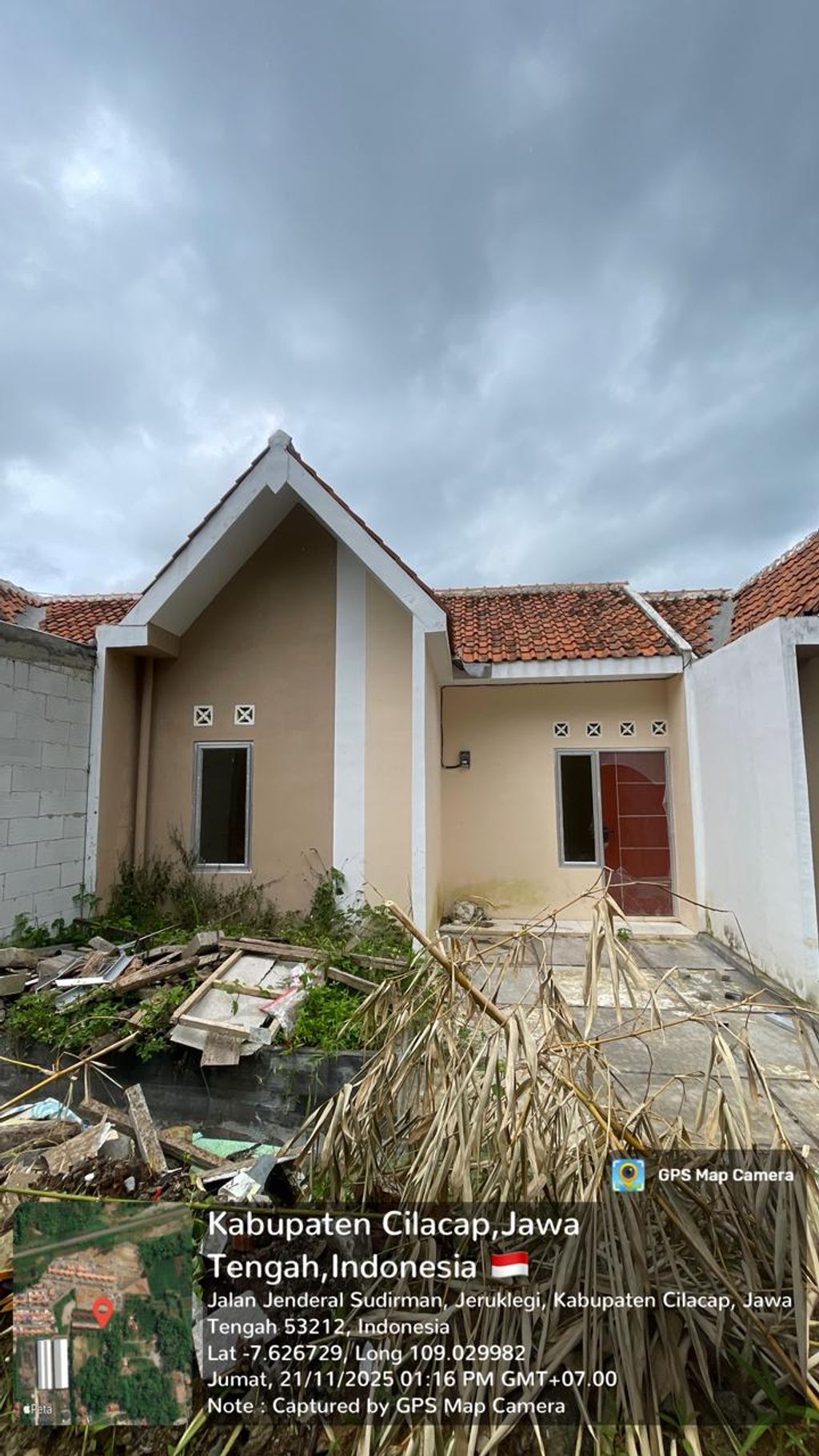 foto tampak rumah tipe blok D No 42 perumahan GRAND MAHKOTA SULTAN 4