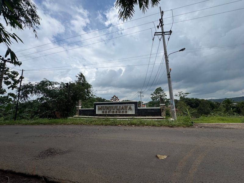 foto gerbang perumahan Munjuljaya Residence