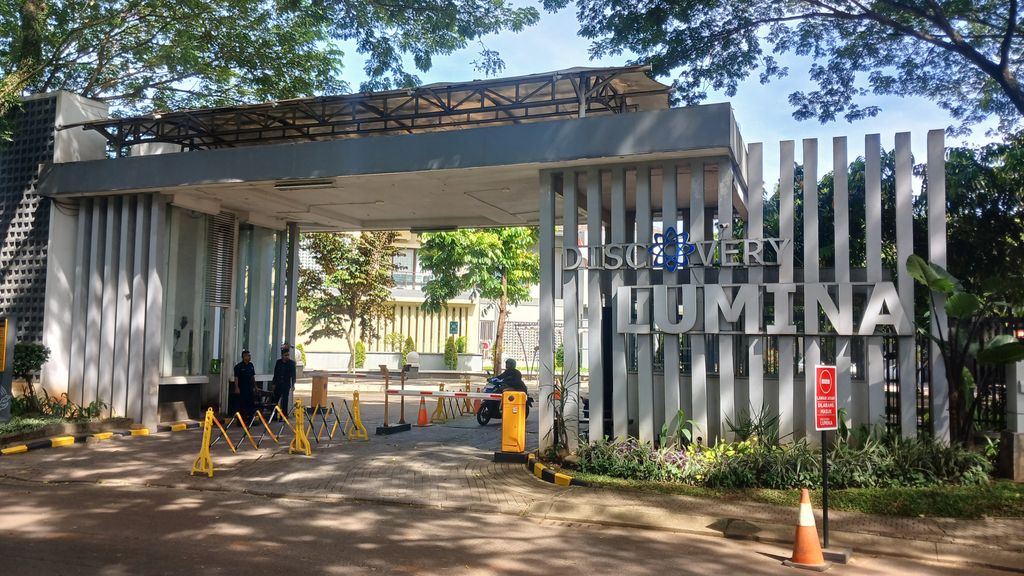foto gerbang perumahan DISCOVERY LUMINA 2 BINTARO JAYA