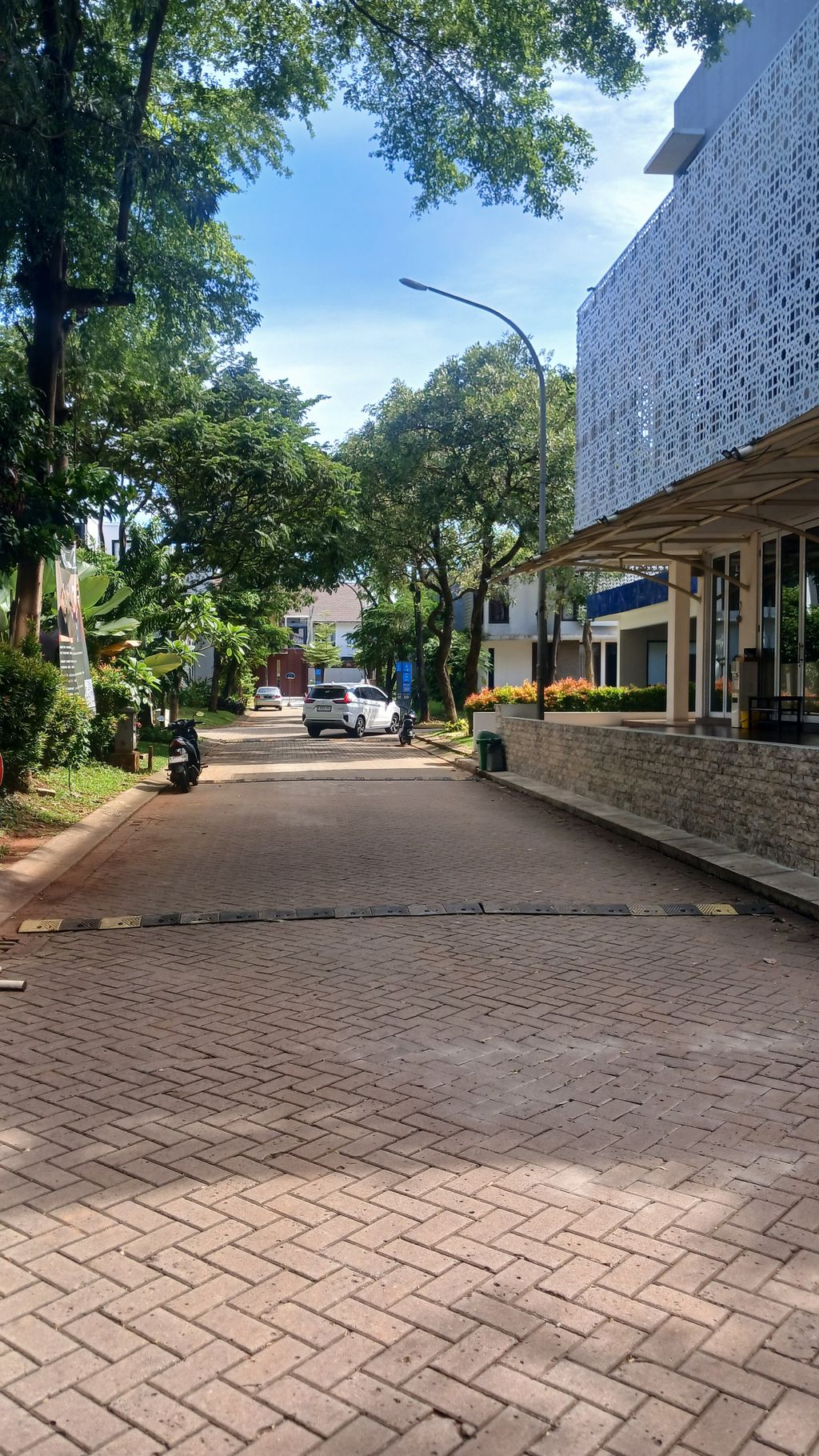 foto posisi tengah perumahan DISCOVERY LUMINA 2 BINTARO JAYA