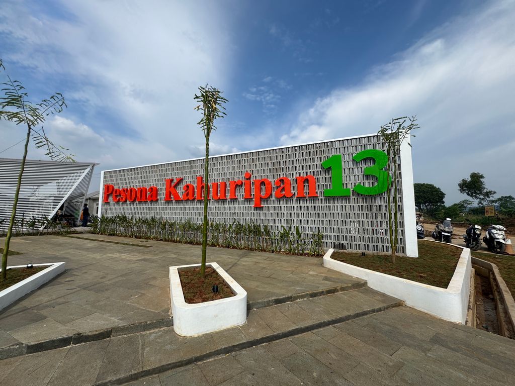 foto gerbang perumahan PESONA KAHURIPAN 13