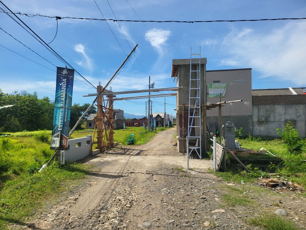 foto gerbang perumahan GRIYA PESONA ALAMANDA