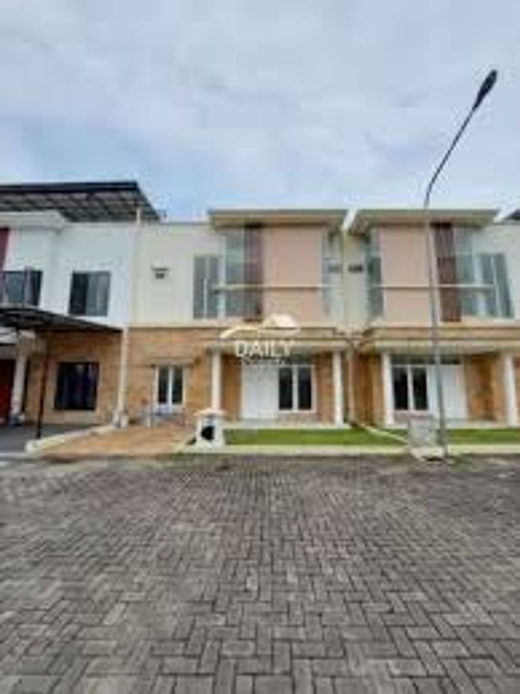 foto tampak rumah tipe JL NUSA DUA 8-C perumahan KOMPLEK CEMARA KUTA