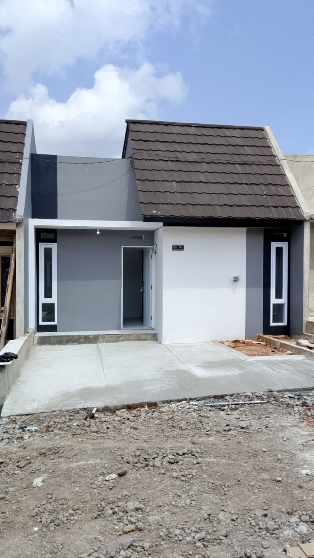 foto tampak rumah tipe 36 perumahan MEDINA RESIDANCE SINGANDARU