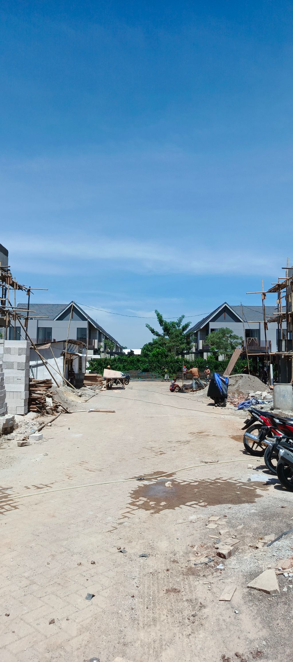 foto posisi tengah perumahan BOTANICA BELLISA BINTARO JAYA