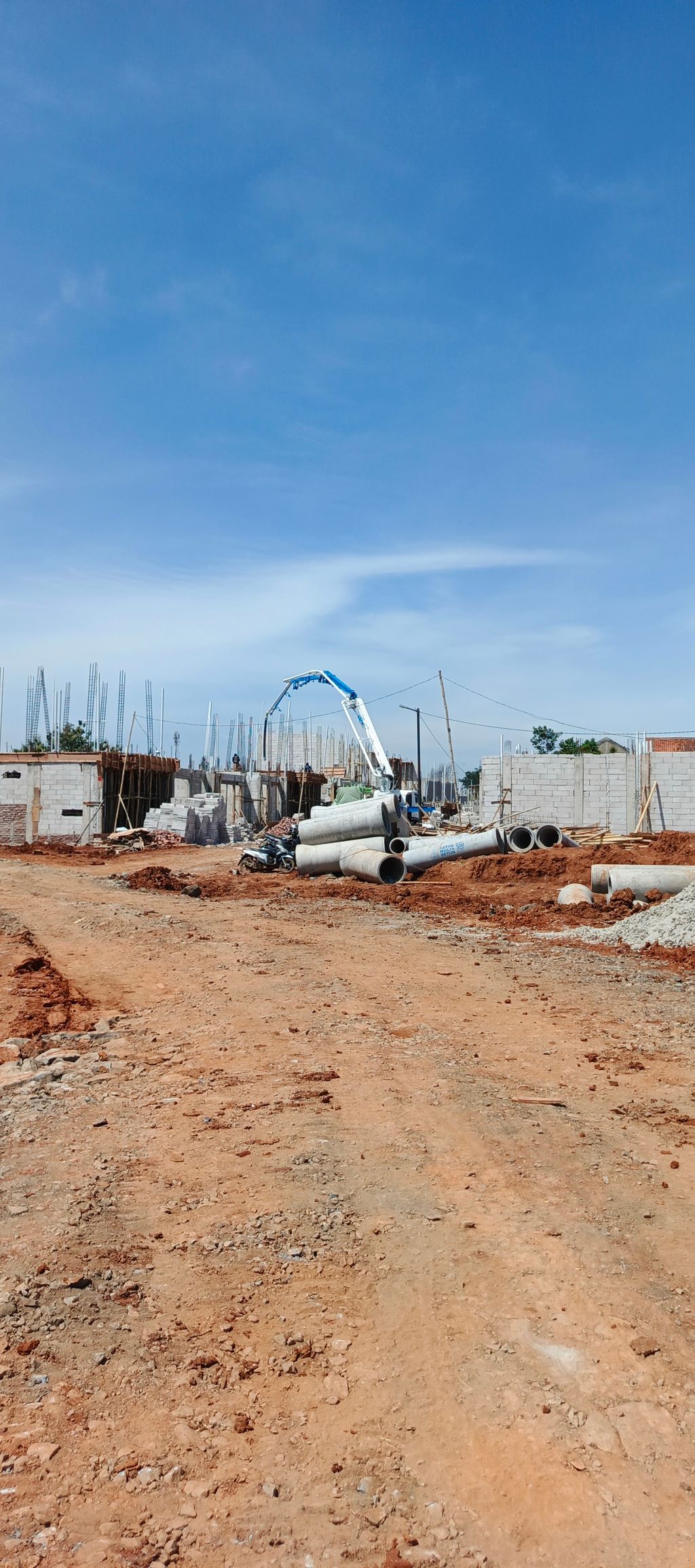 foto posisi tengah perumahan DISCOVERY RIVIERA BINTARO JAYA