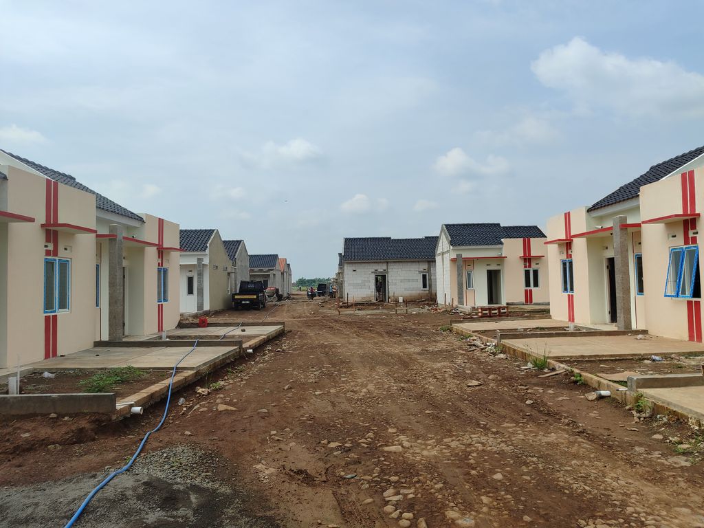 foto posisi tengah perumahan GREEN HARMONI TLUWUK WEDARIJAKSA