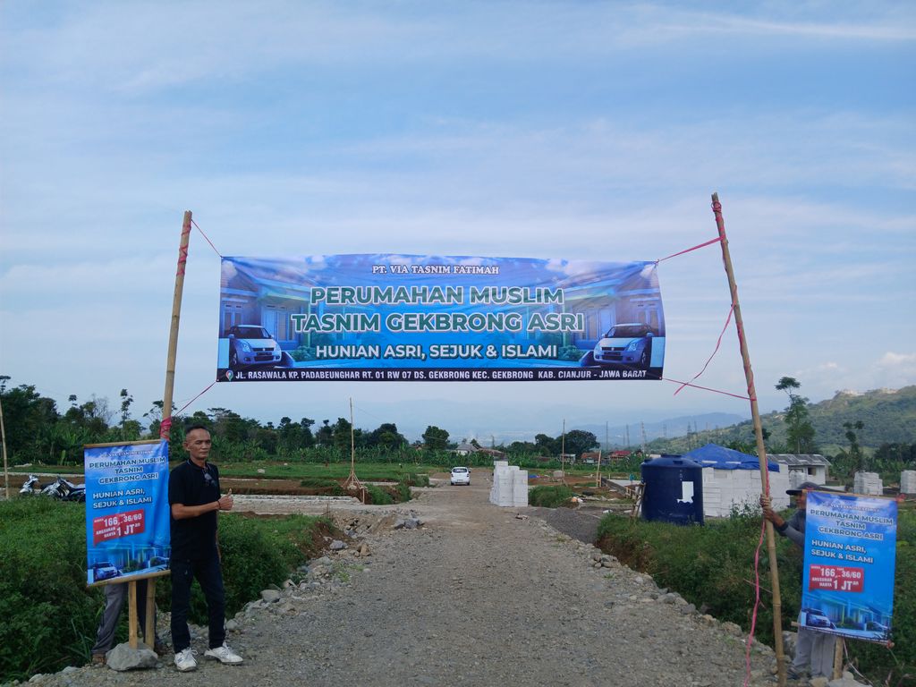 foto gerbang perumahan PERUMAHAN MUSLIM TASNIM GEKBRONG ASRI