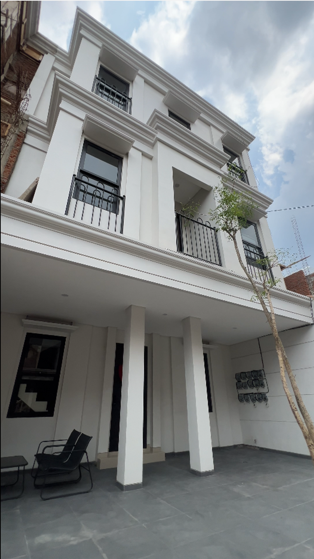 foto tampak rumah tipe 234/84 perumahan JAVAS