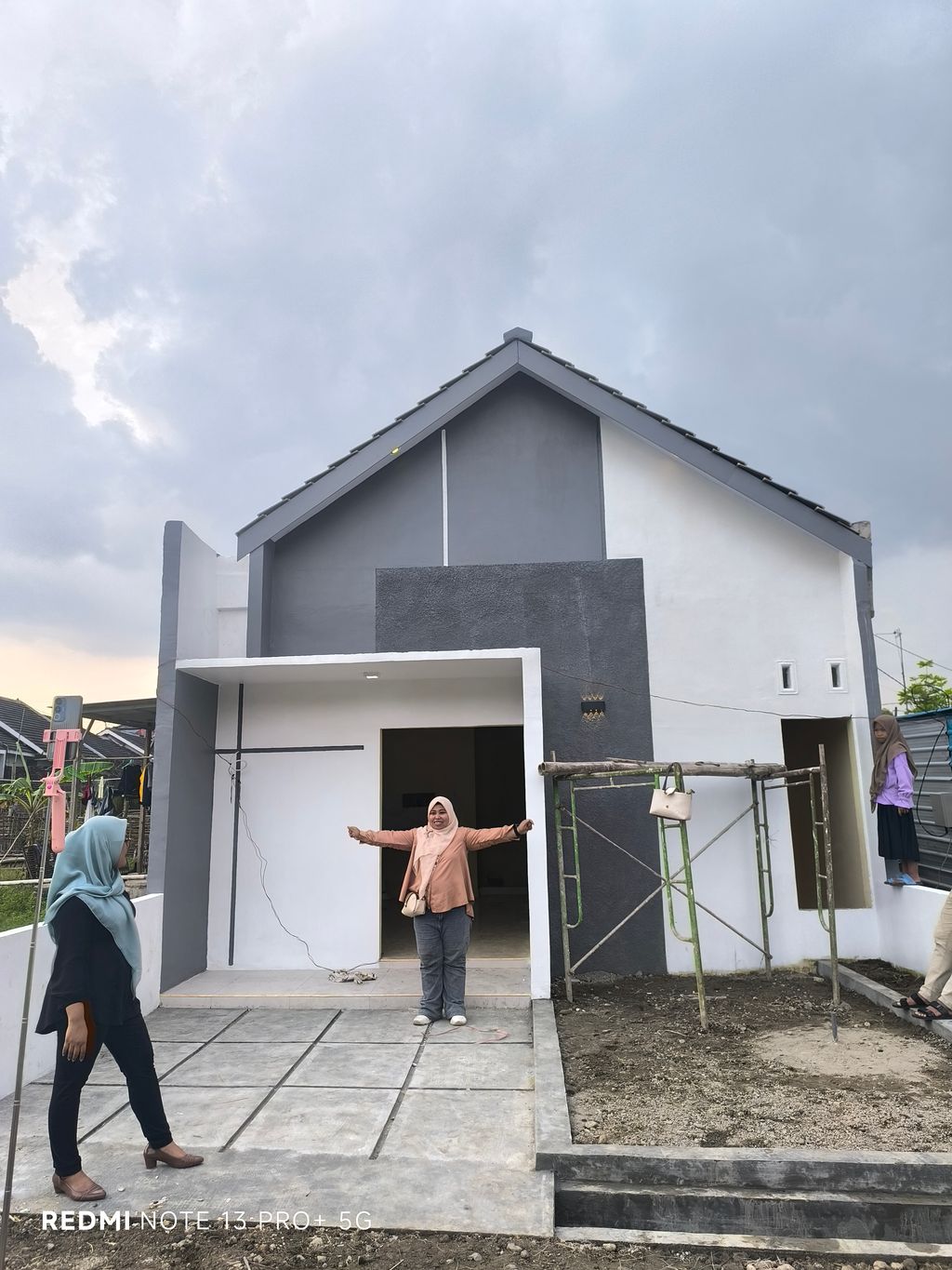 foto tampak rumah tipe subsidi 72 perumahan green lengkong asri