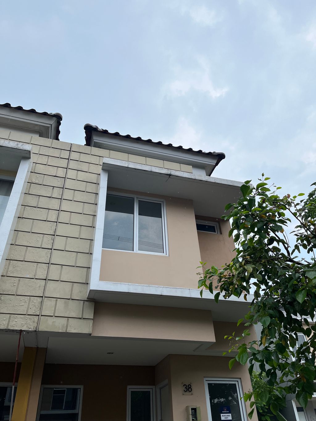 foto tampak rumah tipe GLENWOOD/38 perumahan Cluster Virginia Village dan Bermuda