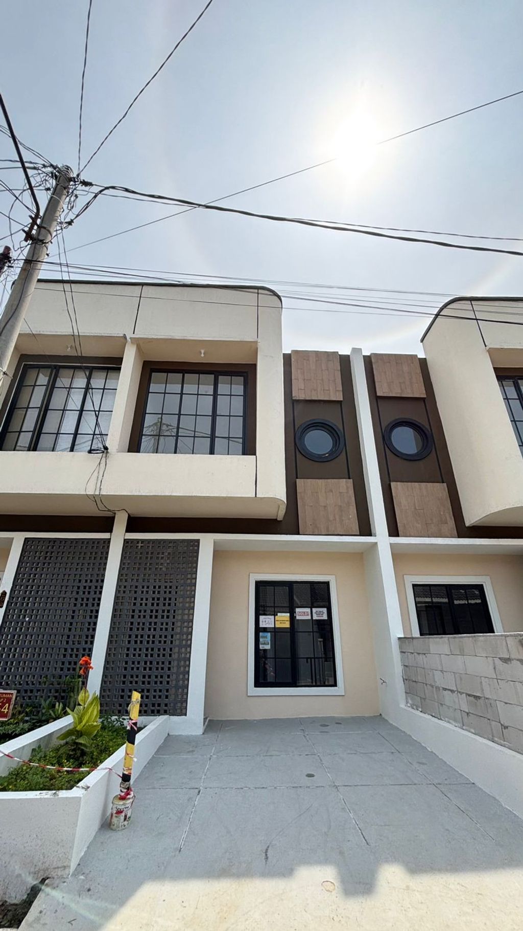 foto tampak rumah tipe 38 Compact High Ceiling (2KT) (341) perumahan Griya Pataruman Asri 3