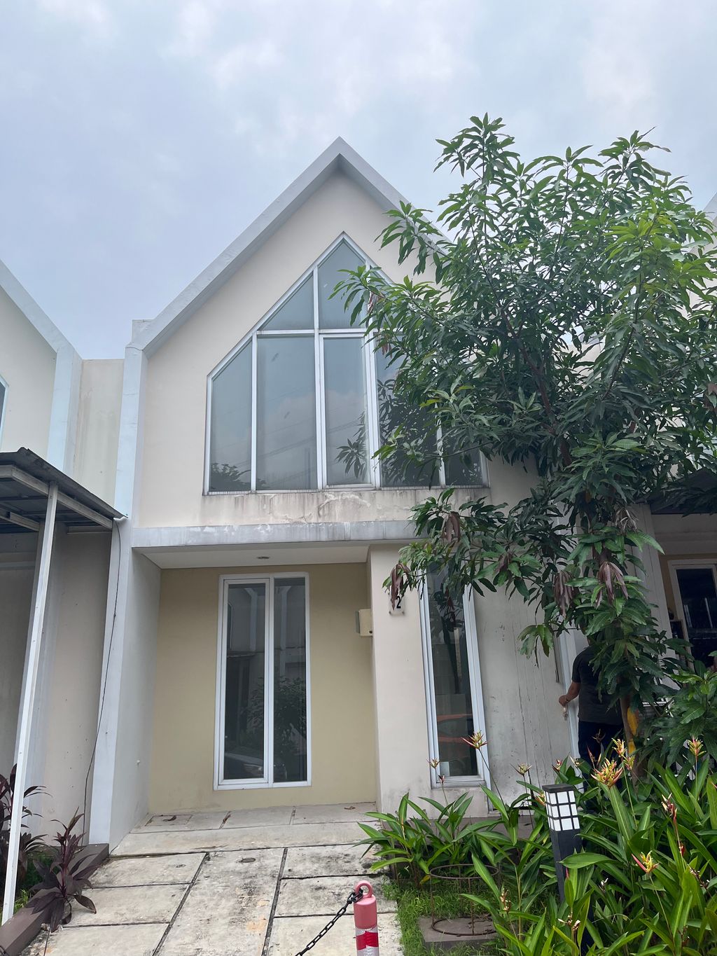 foto tampak rumah tipe HARTFORD/12 perumahan Cluster Virginia Village dan Bermuda