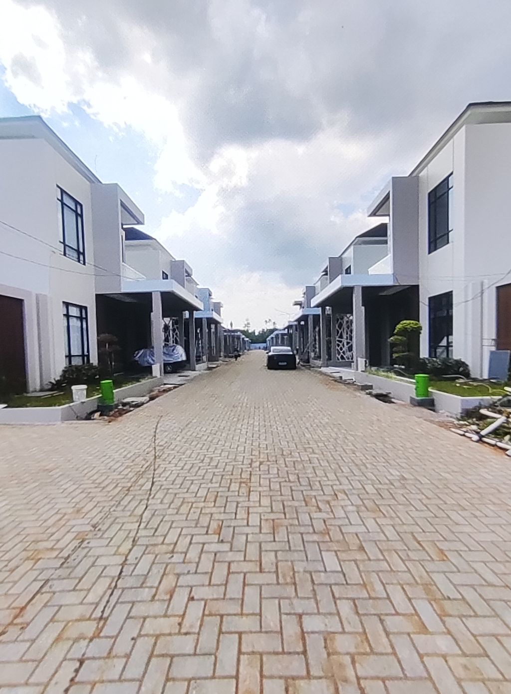 foto posisi tengah perumahan MEGA PAVILION.